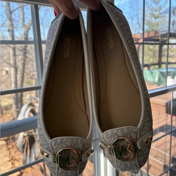 Michael Kors Women's Tan Loafers with Gold Accents NWT - Picture 2 of 5